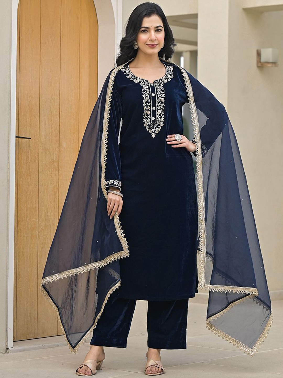 

Chandbaali Ethnic Motifs Embroidered Velvet Straight Kurta With Trousers And Dupatta, Navy blue