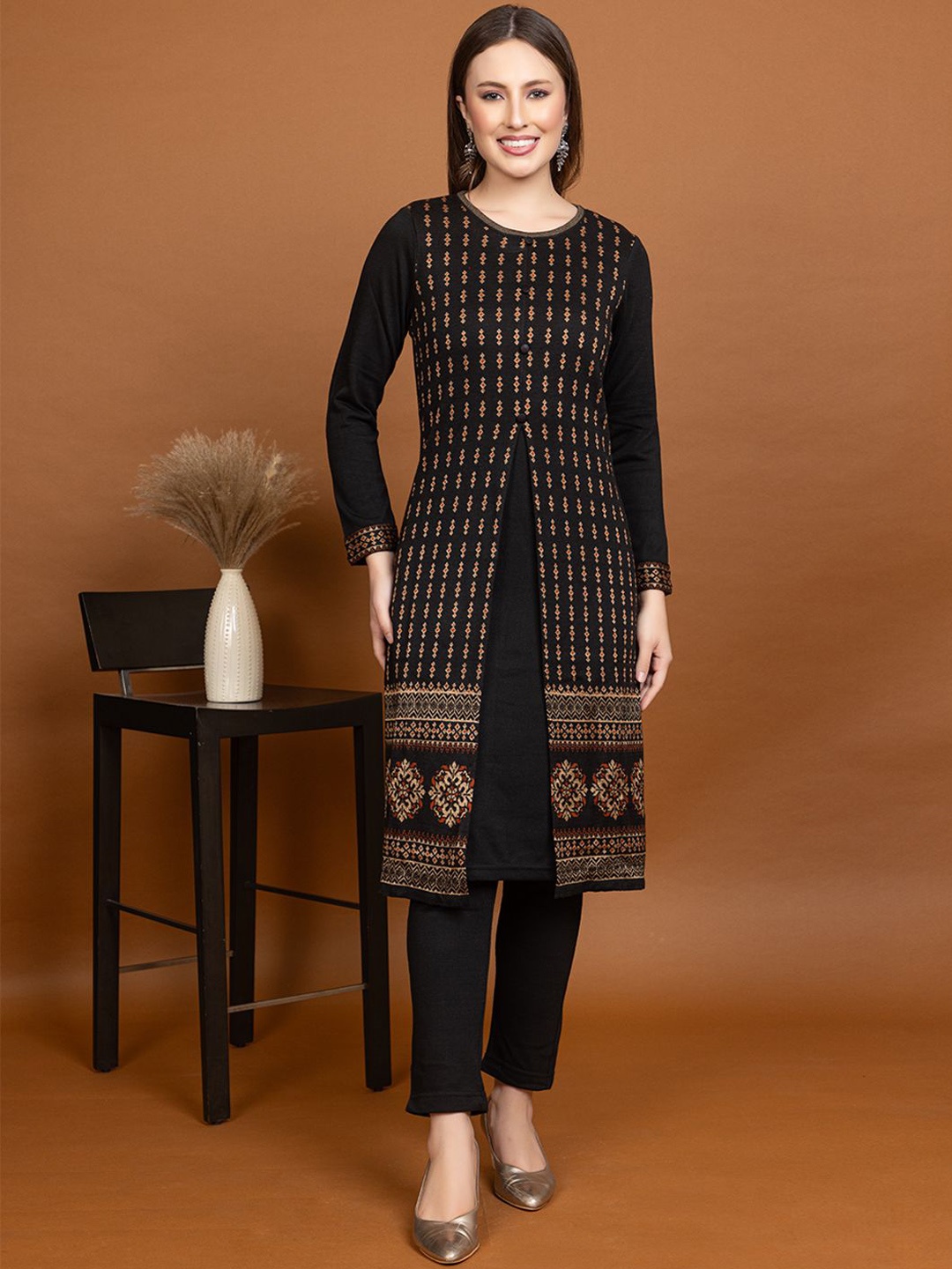 

KEIKO Ethnic Motifs Printed Round Neck Straight Kurta with Trousers, Black