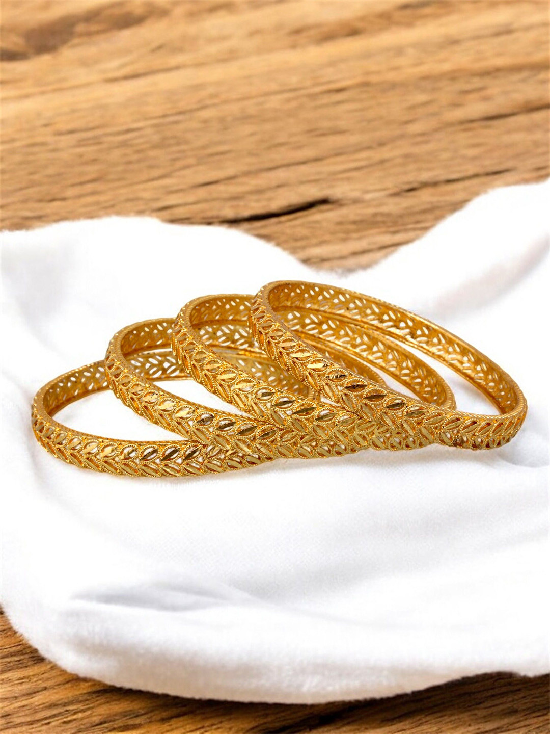 

LUCKY JEWELLERY Set of 4 Leaf Design 18KT One Gram Gold Plated Bangles