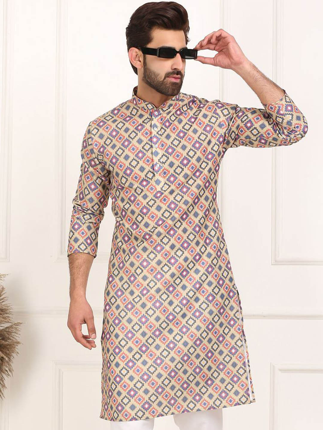 

Larwa Geometric Printed Mandarin Collar Straight Kurta With Pyjamas, Cream