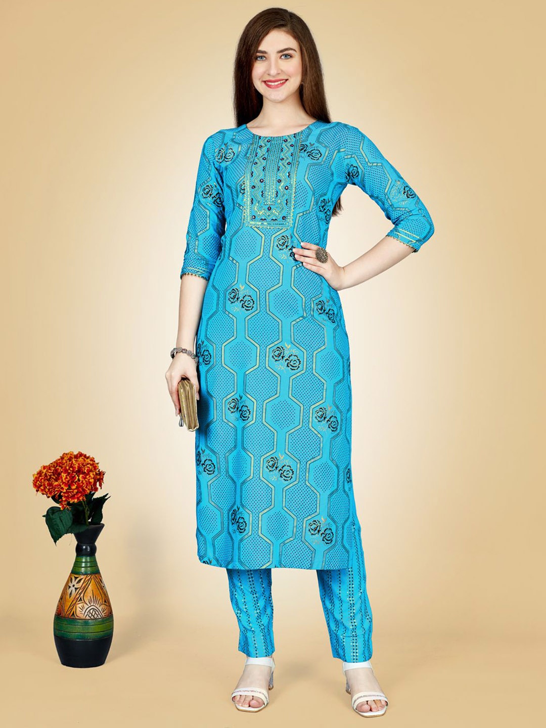 

BERISTON Floral Printed Sequinned Straight Kurta With Trouser, Blue