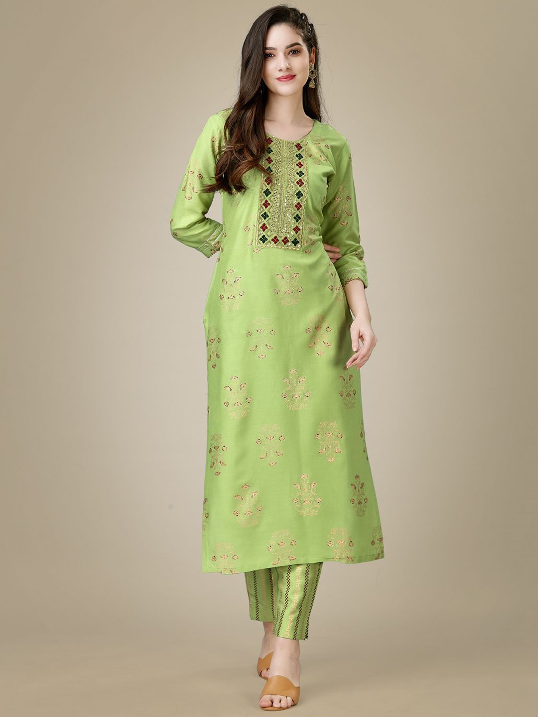 

BERISTON Floral Printed Sequinned Straight Kurta With Trouser, Green