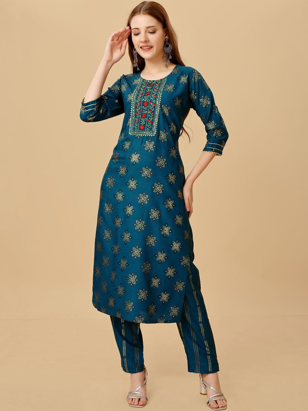 

BERISTON Floral Printed Sequinned Straight Kurta With Trouser, Navy blue
