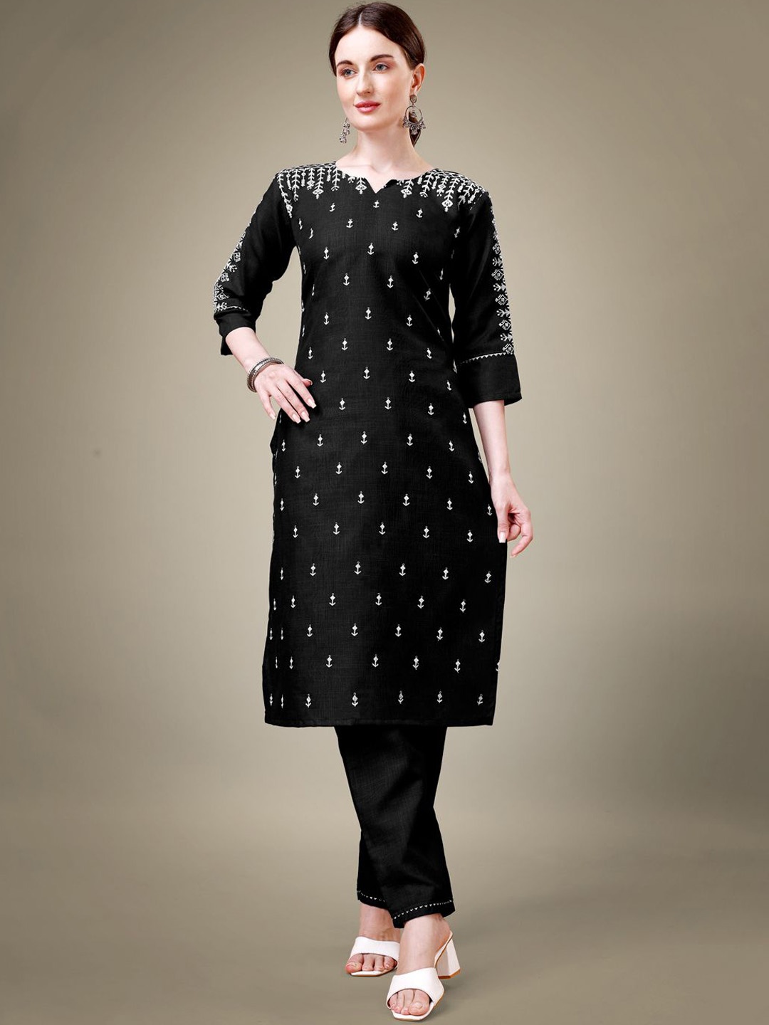 

BERISTON Geometric Embroidered Thread Work Notch Neck Straight Kurta With Trouser, Black