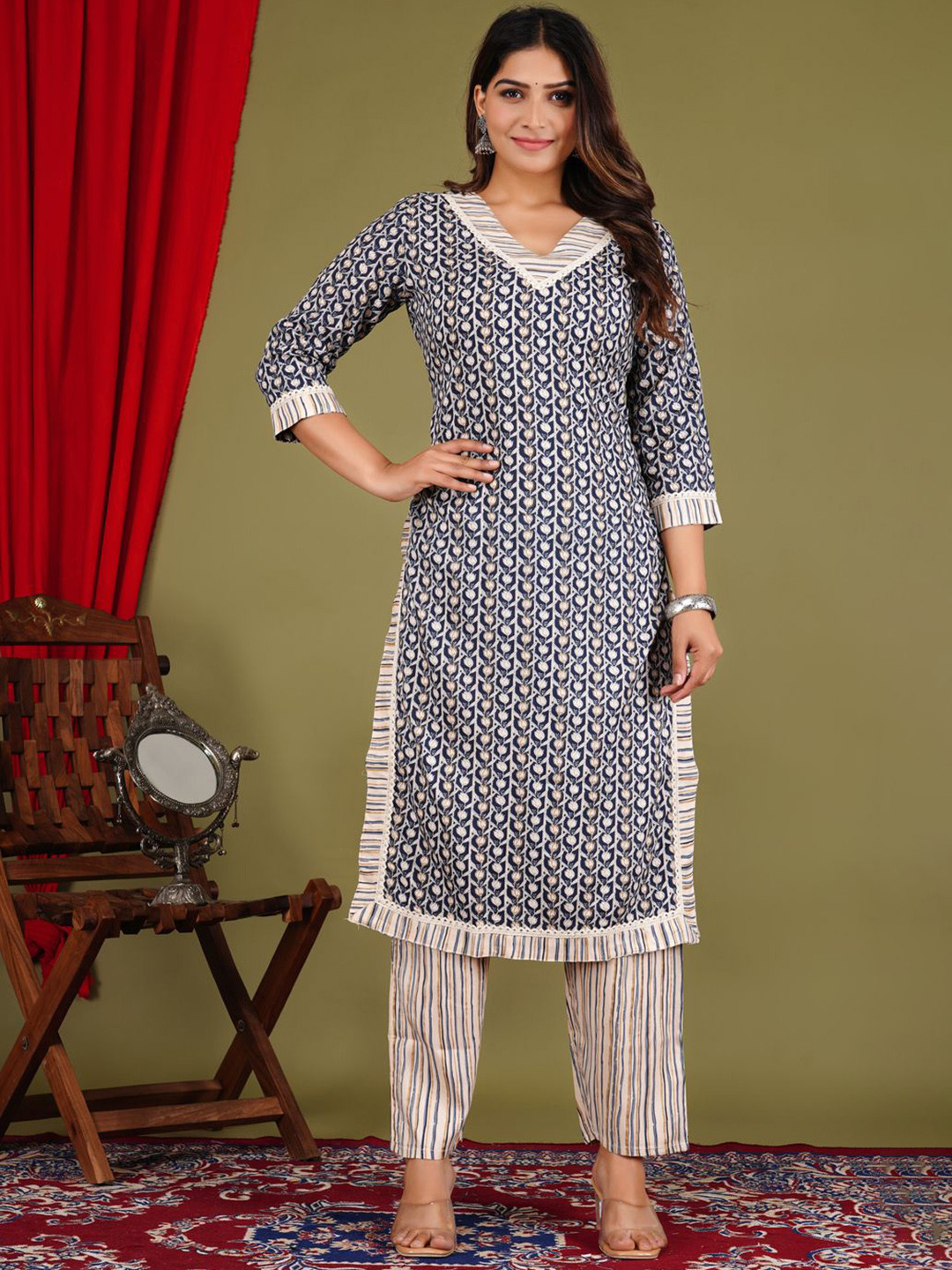 

Loyster Floral Printed V Neck Straight Kurta with Trouser, Blue