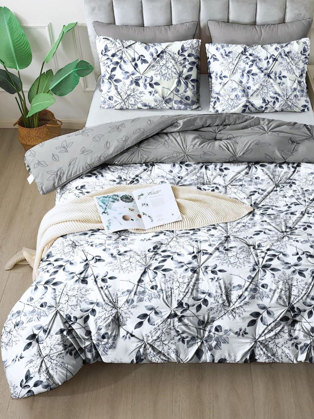 

THE WHITE MOSS White 2 Pieces Printed Heavy Winter 300GSM Double Bed Quilt & Pillow Covers