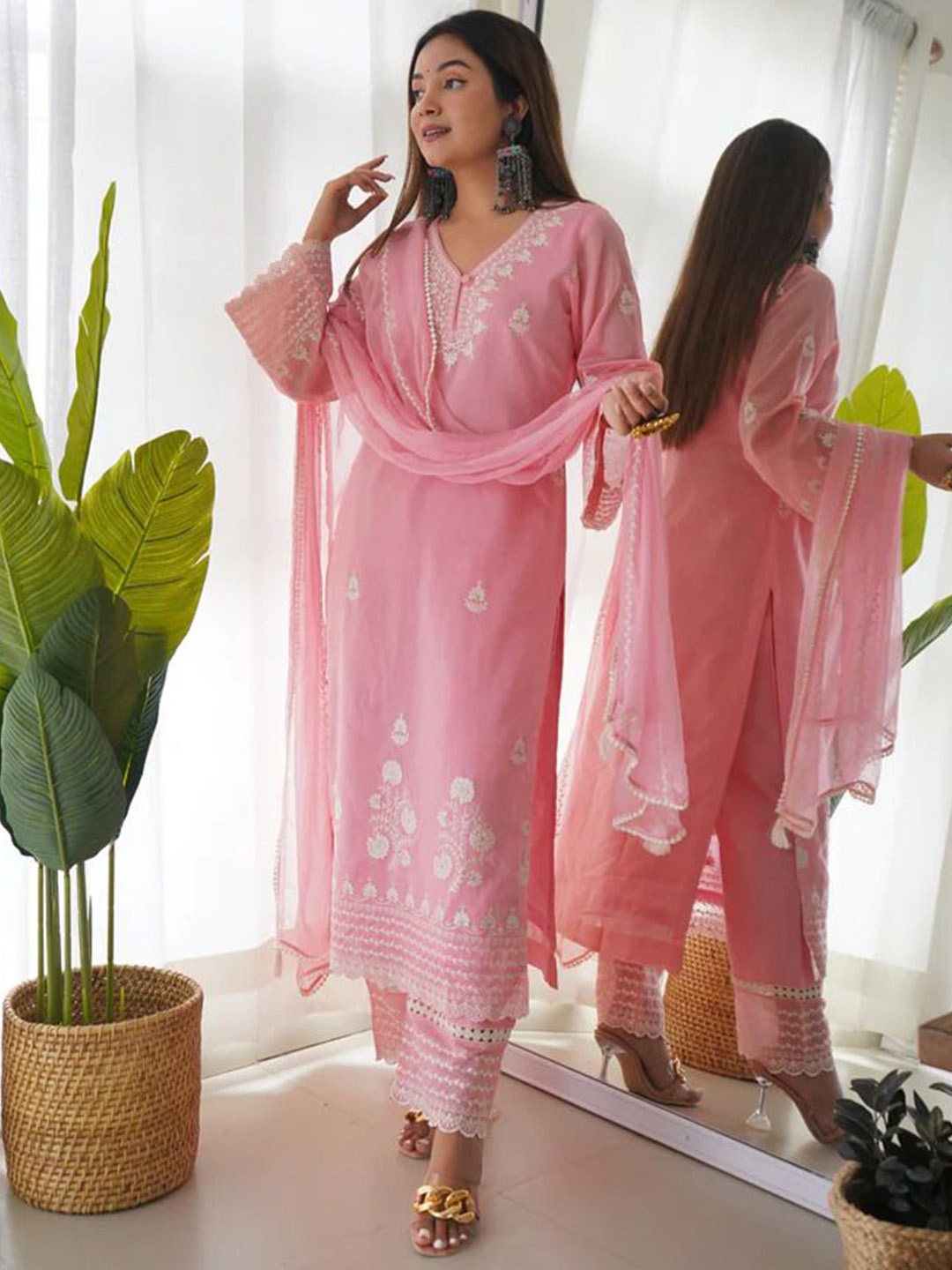 

Bought First Floral Embroidered V-Neck Straight Kurta With Trousers & Dupatta, Pink