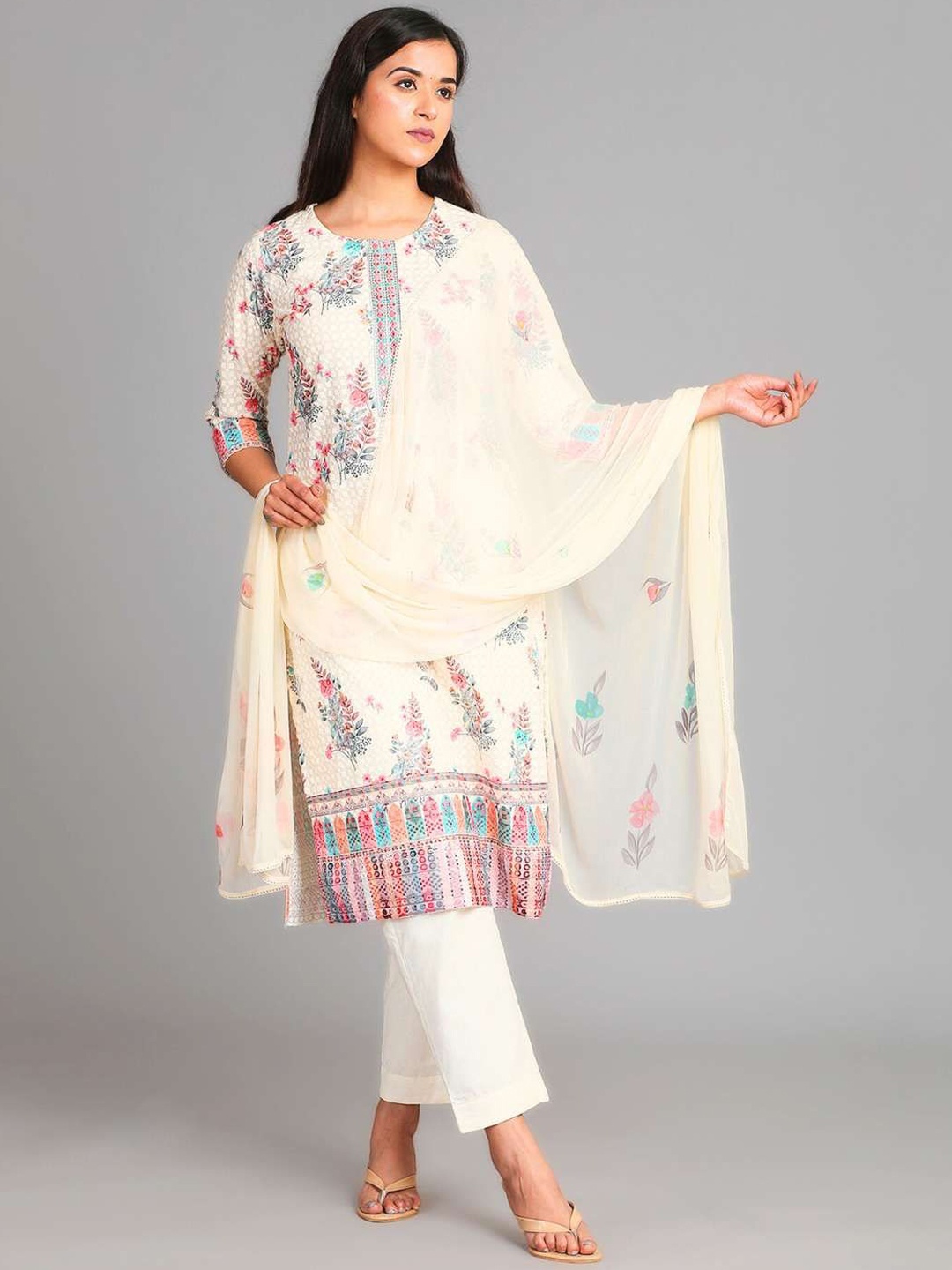 

AAVARANA BY KARNIKA Floral Printed Self Design Pure Cotton Kurta With Trousers And Duppata, White