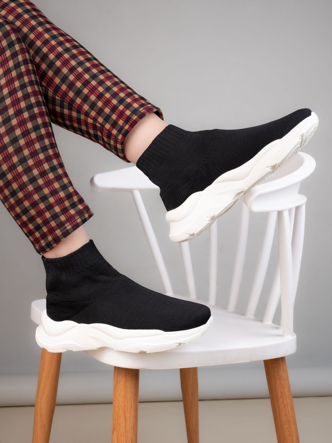 

The Roadster Lifestyle Co. Women Slip On Casual Sneakers, White