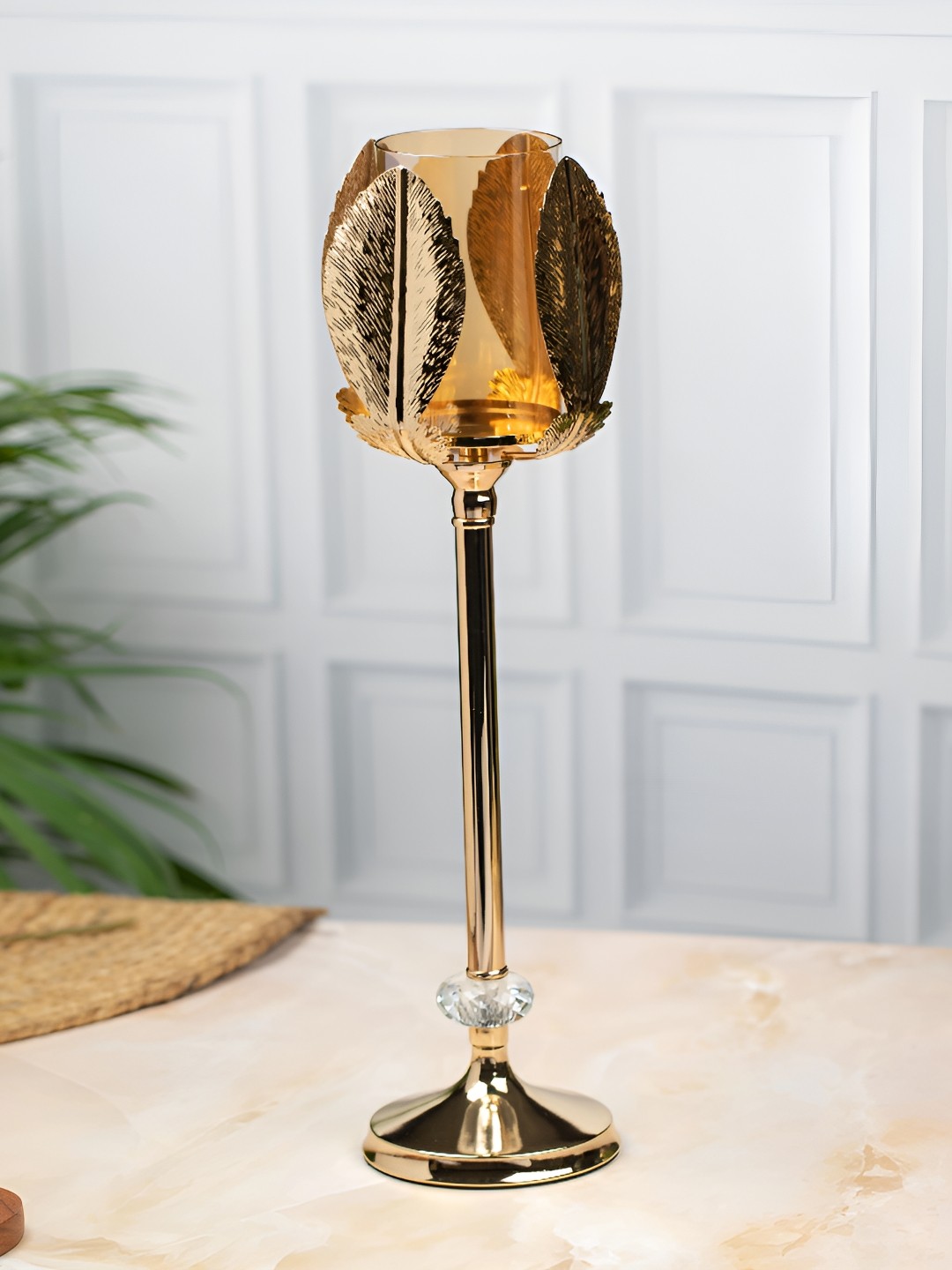 

TYOOHAR Gold Toned Leaf Textured Candle Holder