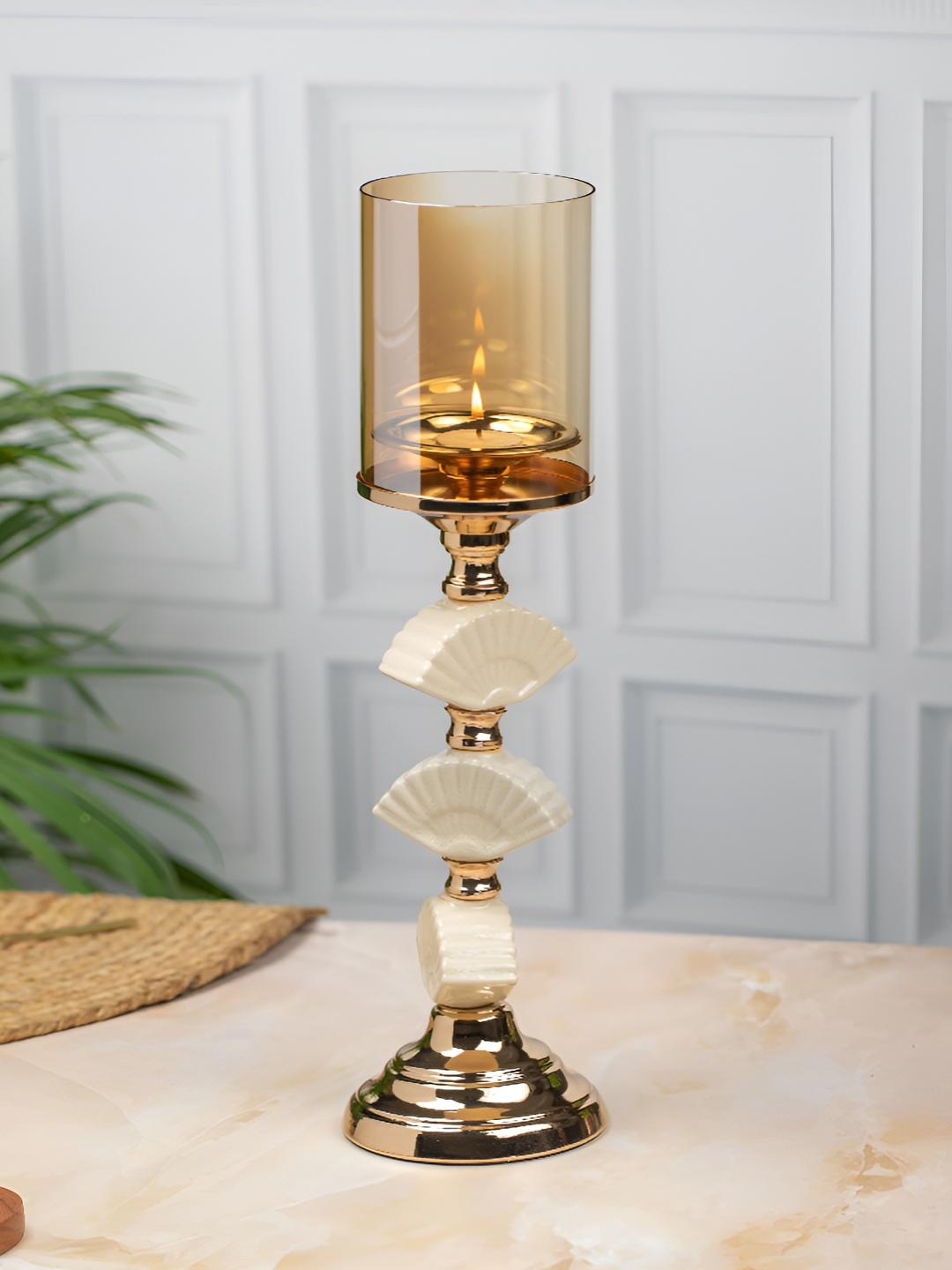 

TYOOHAR White & Gold Toned Textured Candle Holder