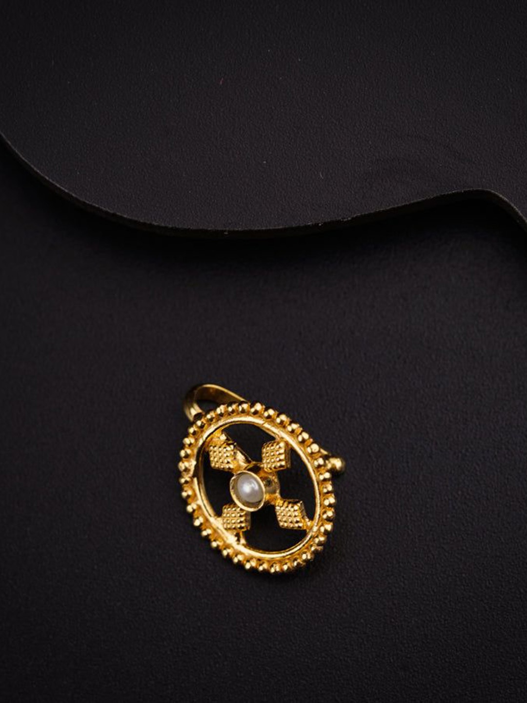

House of Aadyaa Stud Nosepin, Gold
