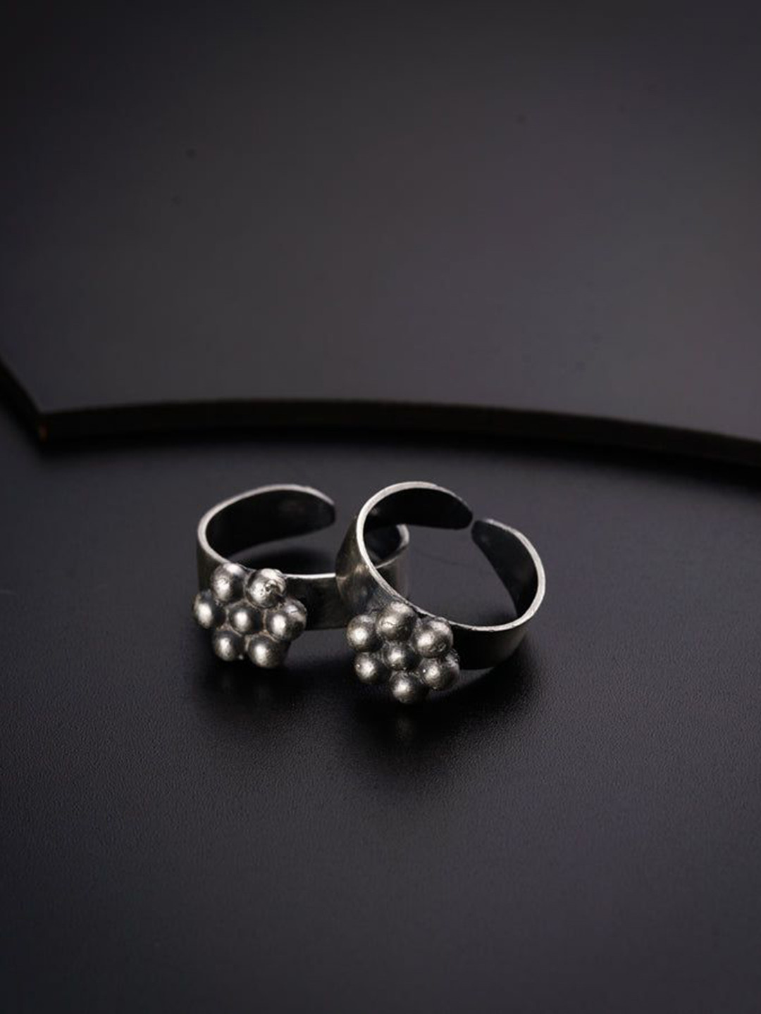 

House of Aadyaa Kudi Toe Ring - Large Base: Original, Silver