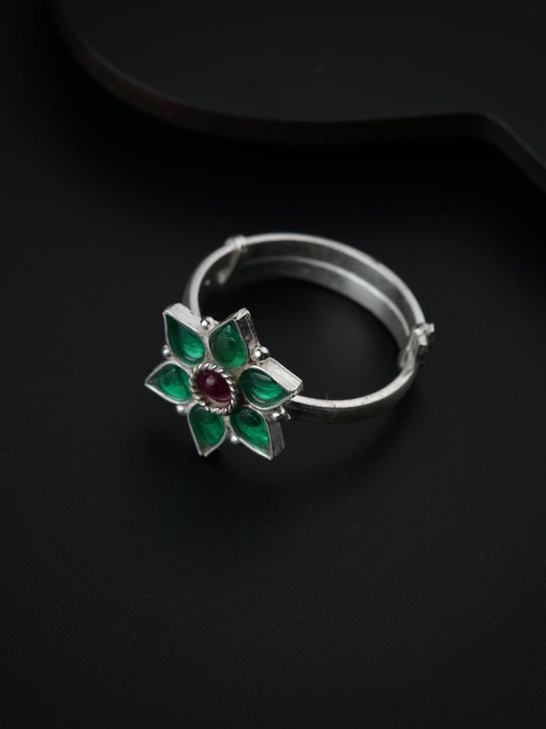 

House of Aadyaa Silver Green Nakshatra Flower Adjustable Finger Ring