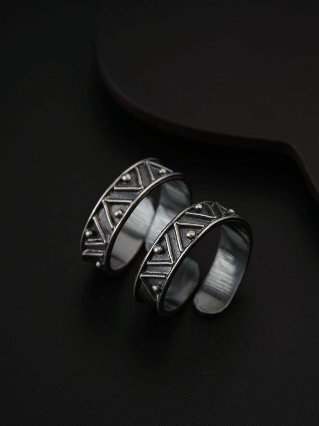 

House of Aadyaa Oxidised Toe Rings, Silver