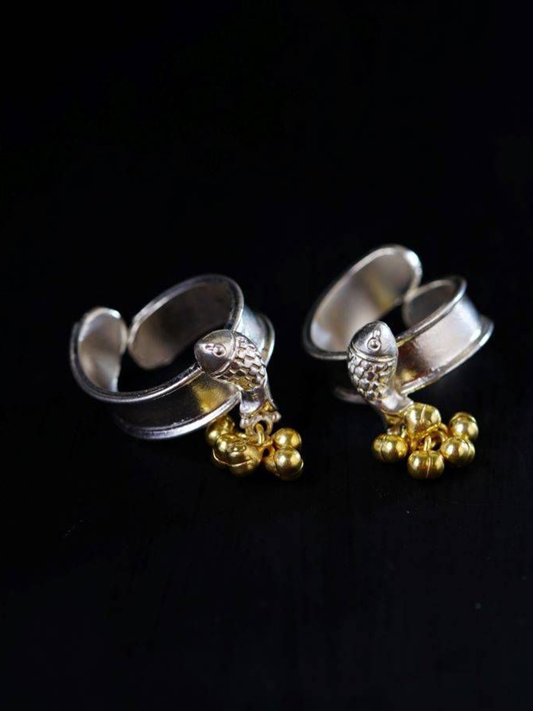 

House of Aadyaa Women Gold-Plated Oxidised Toe Rings, Silver