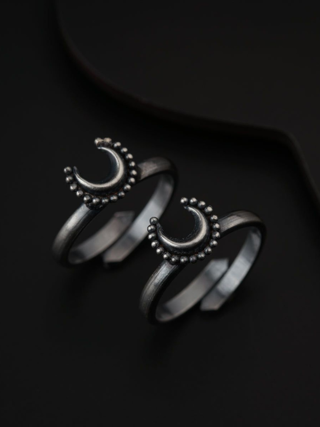 

House of Aadyaa Silver-Plated Oxidised Toe Rings