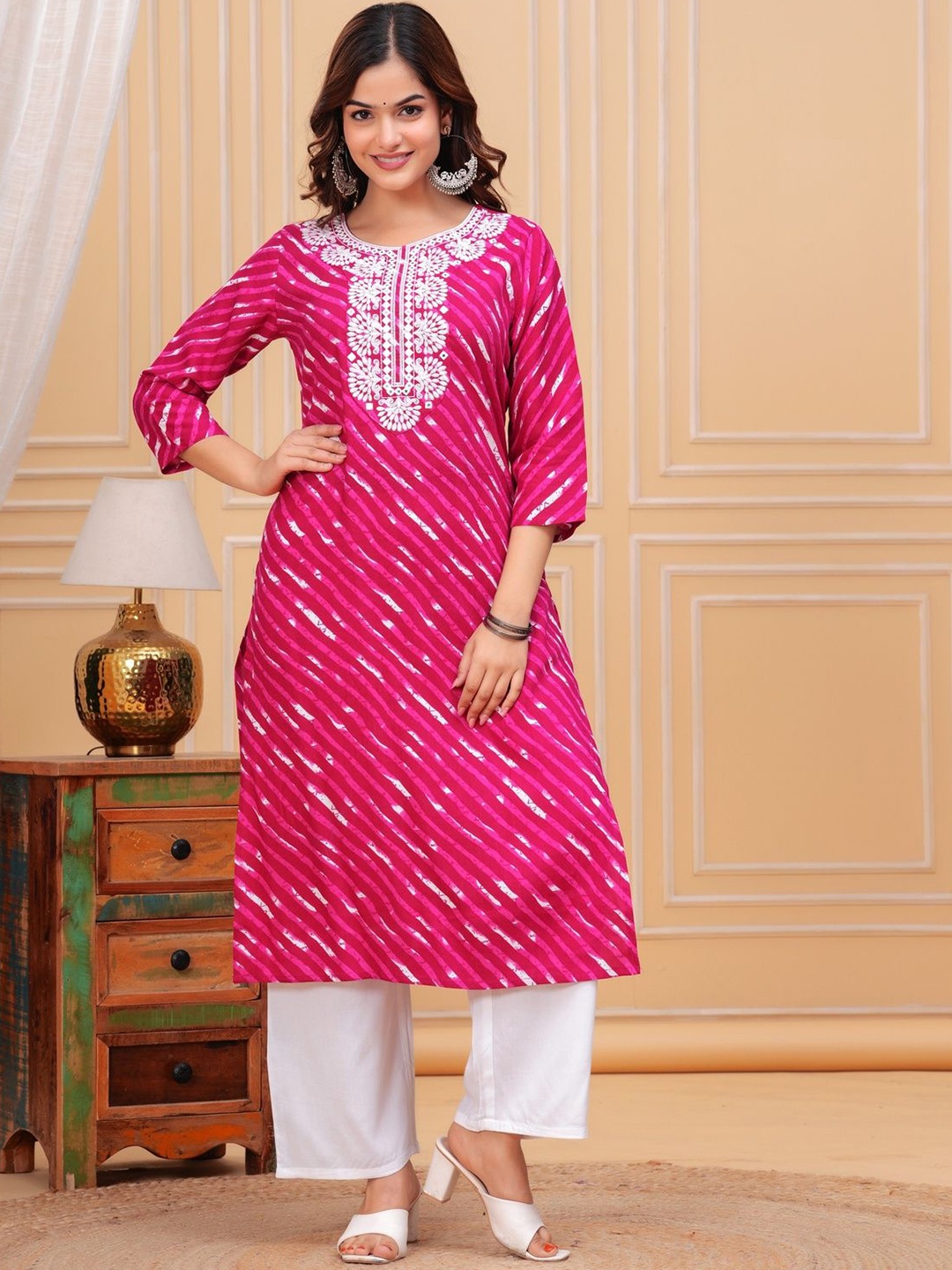 

NEW4U Leheriya Printed Embroidered Mirror Work Straight Kurta With Palazzo, Pink