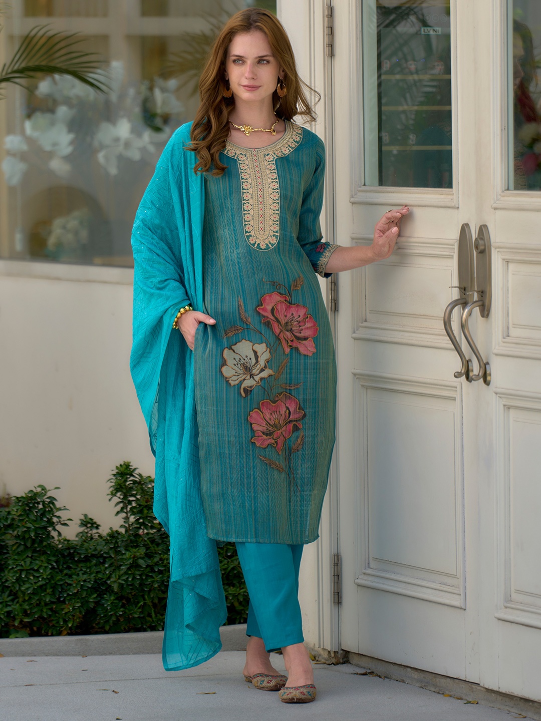 

SHREE LAXMINARAYAN EXPORT Floral Embroidered Straight Kurta With Trousers And Dupatta, Turquoise blue