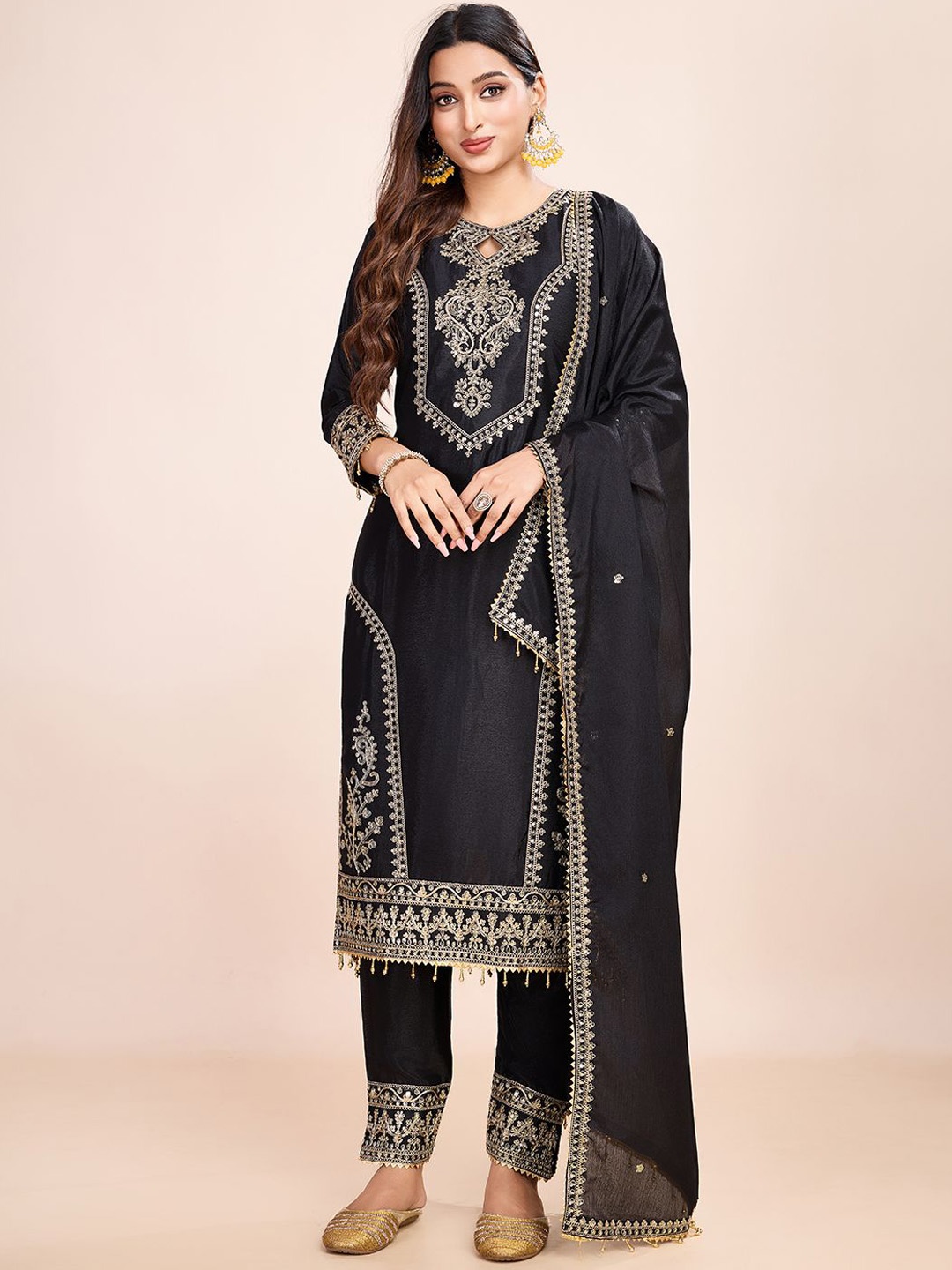 

AKSHARAM Floral Embroidered Sequinned Keyhole Neck Kurta With Trousers And Dupatta, Black