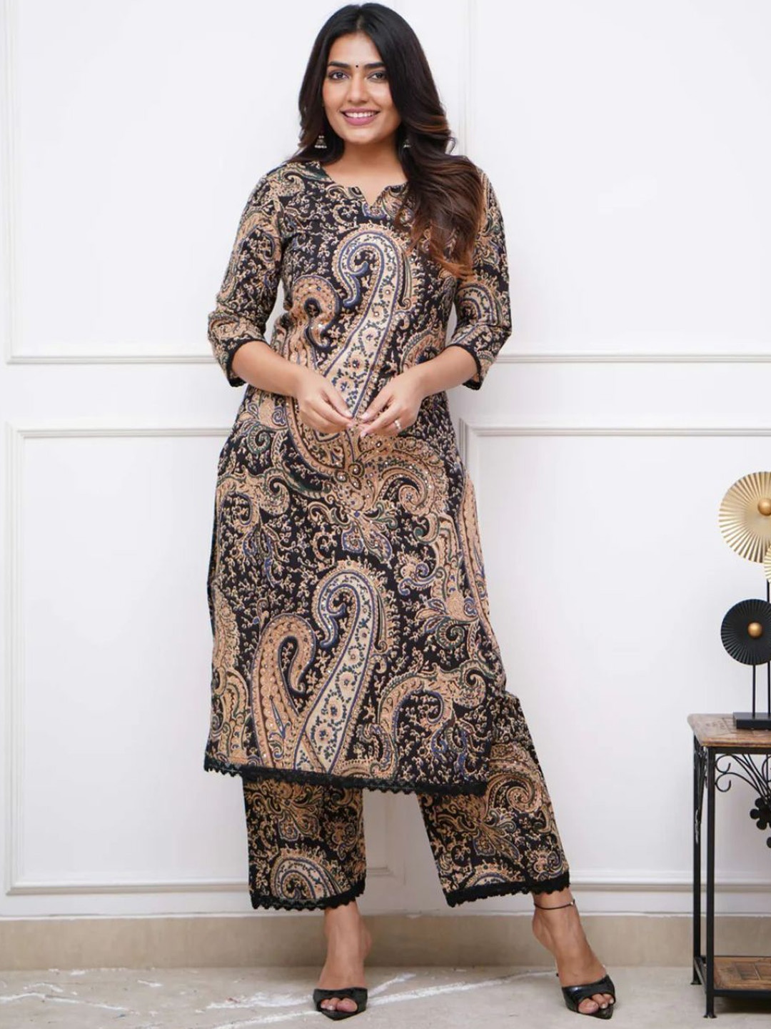 

Fabmoha Women Paisley Printed Regular Pure Cotton Kurta with Trousers, Black