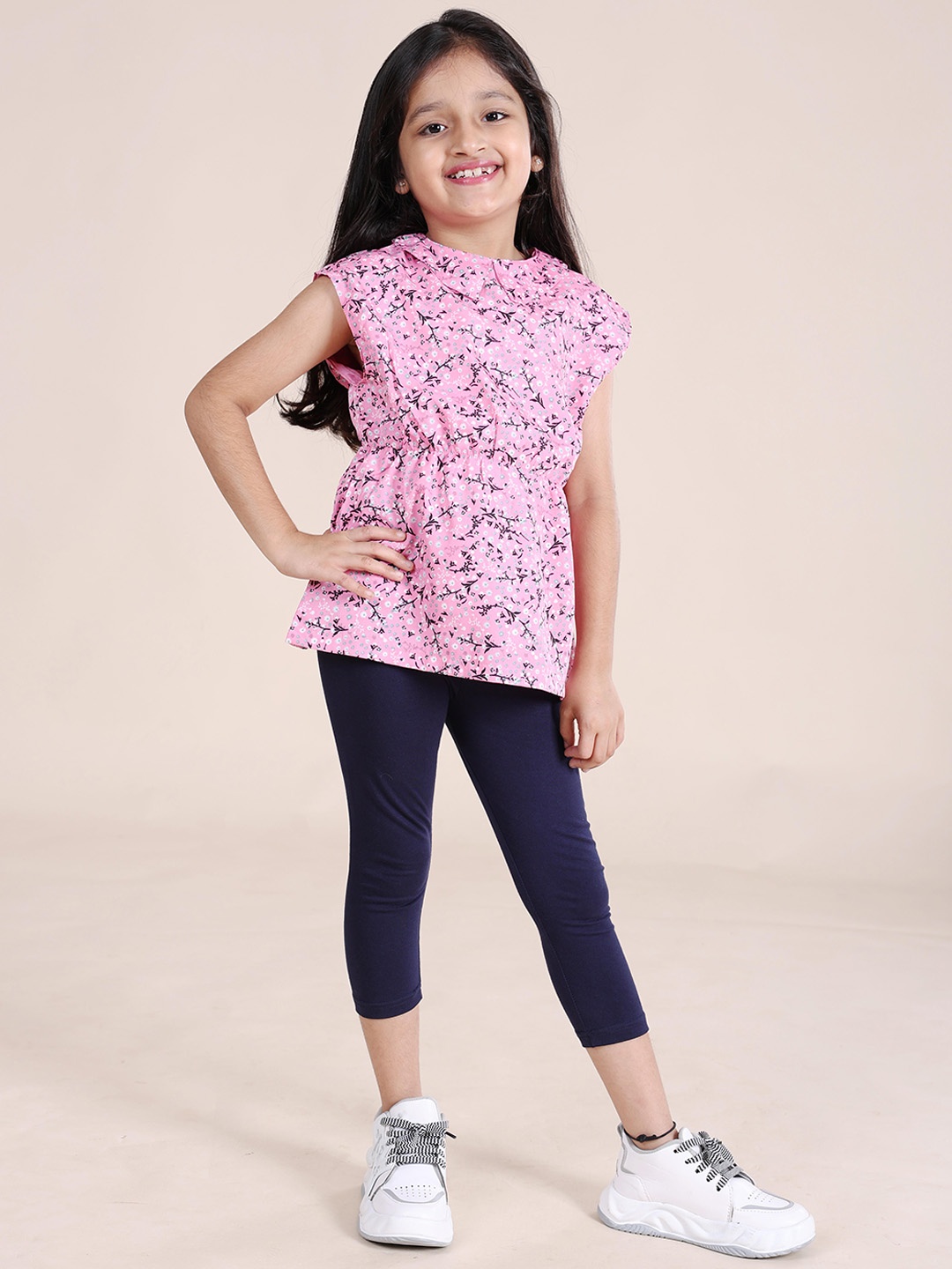 

KiddoPanti Girls Printed Peter Pan Collar Top With Capris, Pink