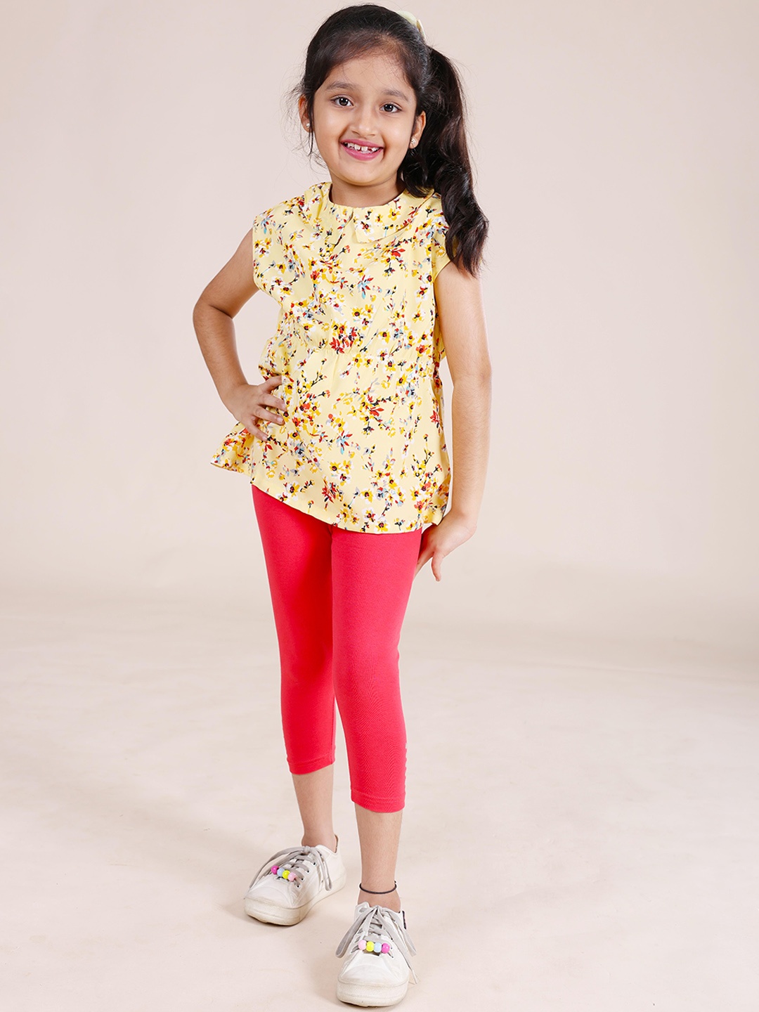 

KiddoPanti Girls Printed Top With Capris, Yellow