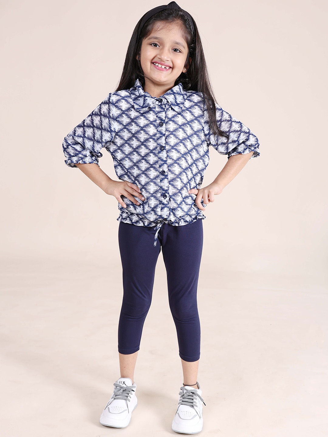 

KiddoPanti Girls Printed Shirt With Capris, White