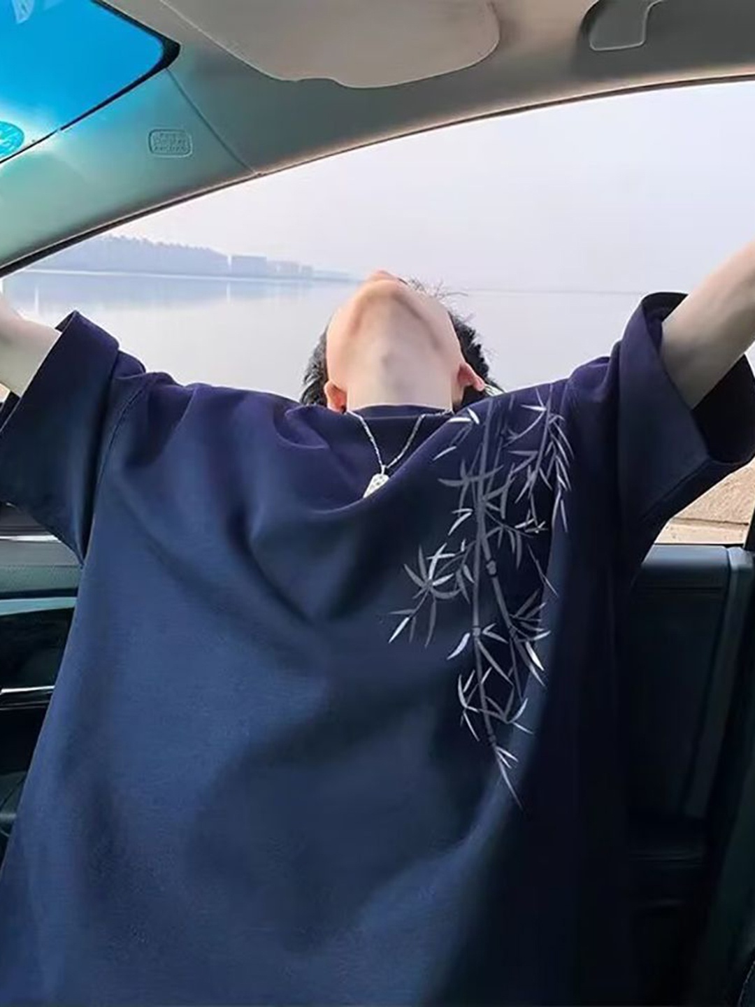 

StyleCast x Revolte Men Printed T-shirt, Navy blue