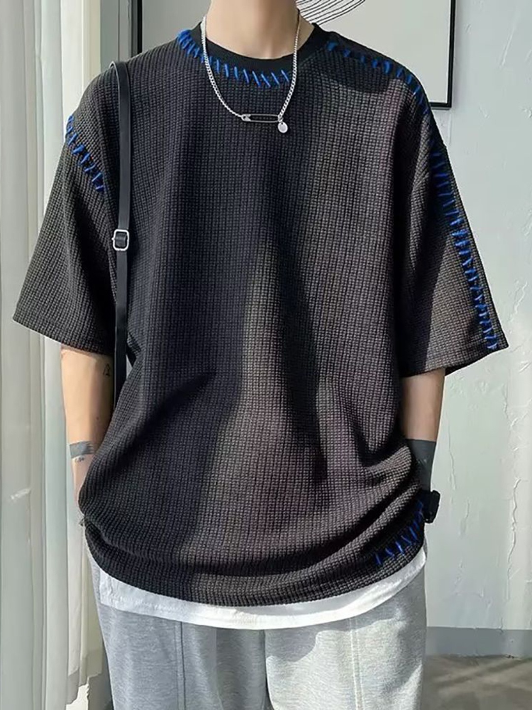 

StyleCast x Revolte Men T-shirt, Black