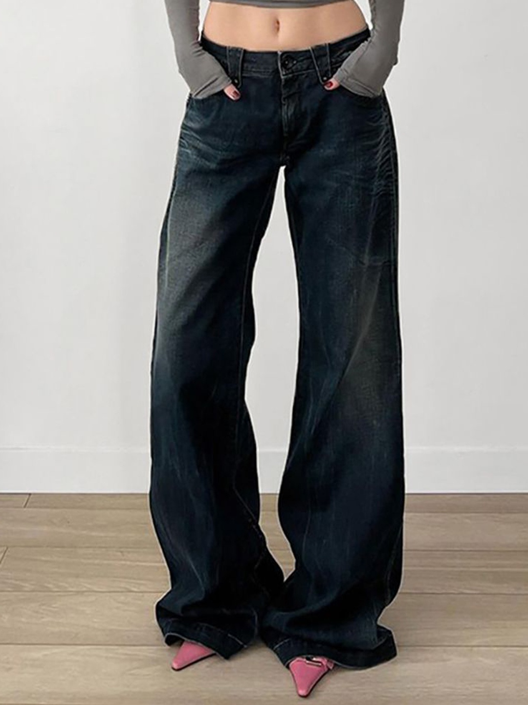 

StyleCast x Revolte Women Relaxed Fit Light Fade Jeans, Blue