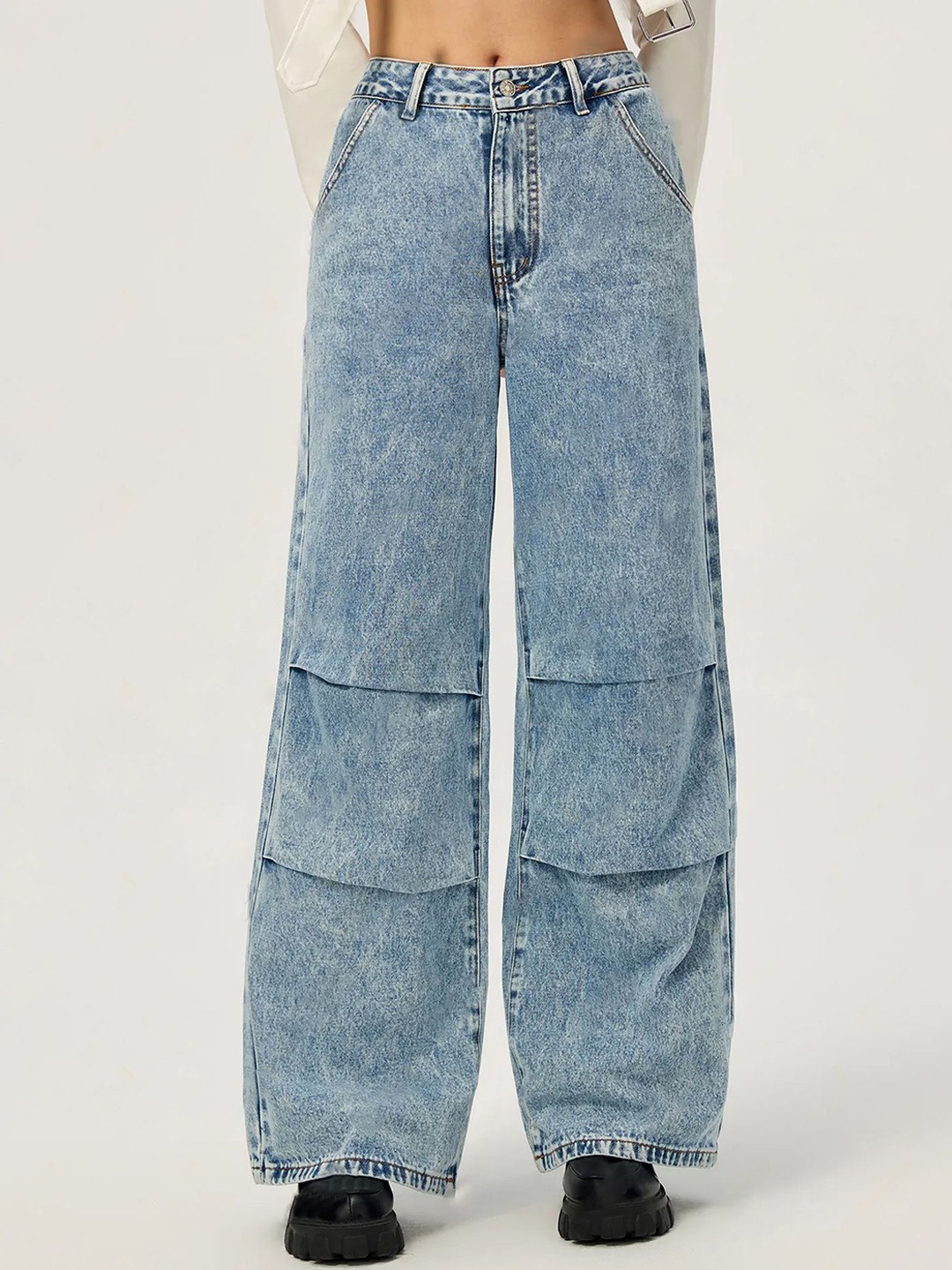 

StyleCast x Revolte Women Straight Fit Light Fade Jeans, Blue