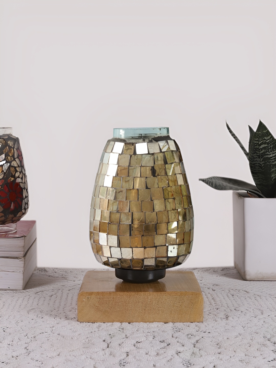 

Devansh Gold-Toned & Brown Textured Abstract Shaped Glass Table Lamp With Wooden Base