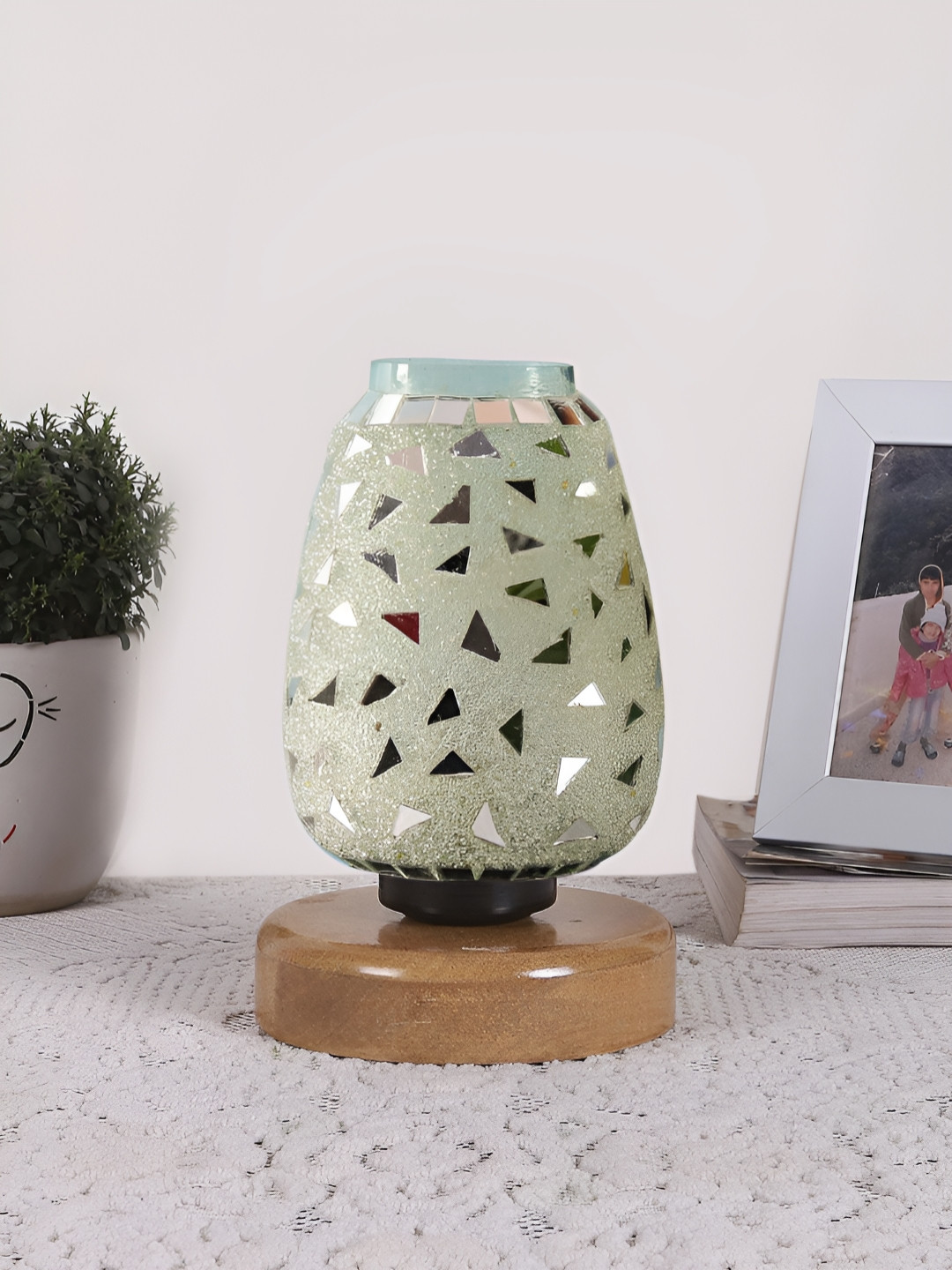 

Devansh Beige & Brown Textured Abstract Shaped Glass Table Lamp With Wooden Base