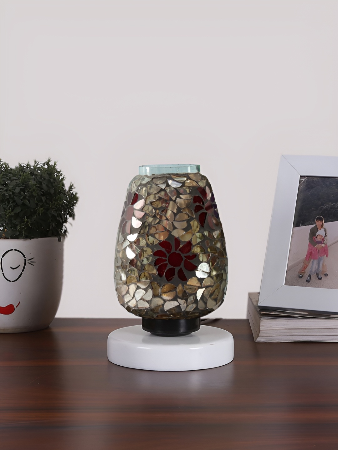 

Devansh Grey & White Textured Abstract Shaped Glass Table Lamp With Wooden Base