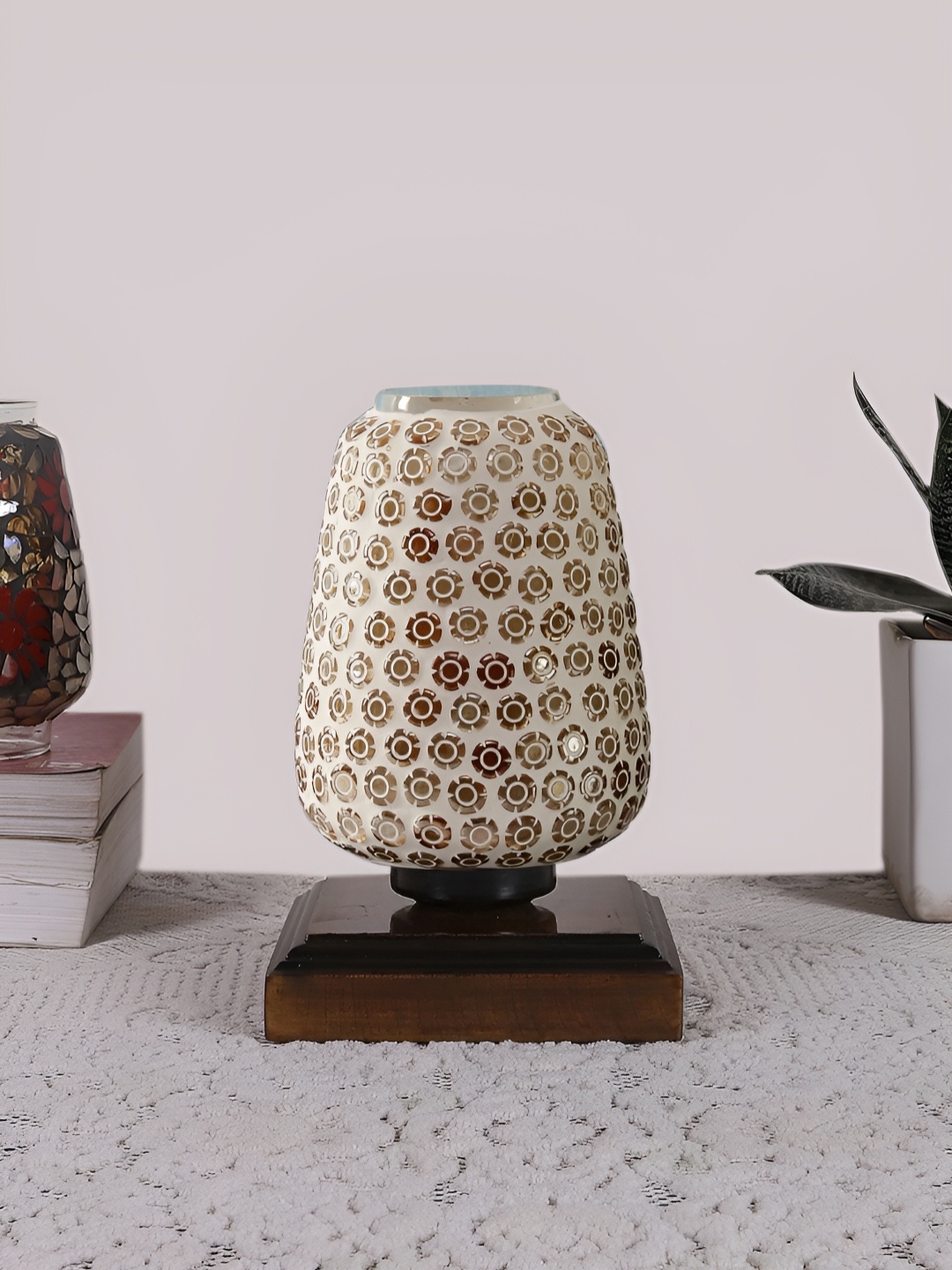 

Devansh White & Brown Textured Abstract Shaped Glass Table Lamp With Wooden Base