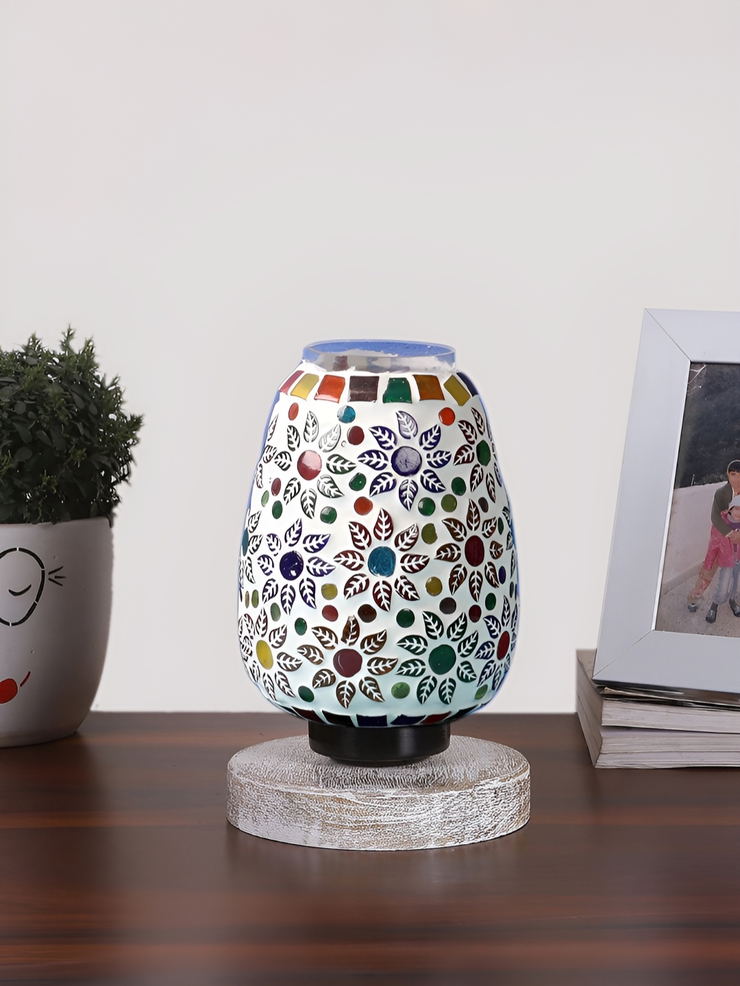 

Devansh White Textured Glass Contemporary Abstract Shaped Table Lamp