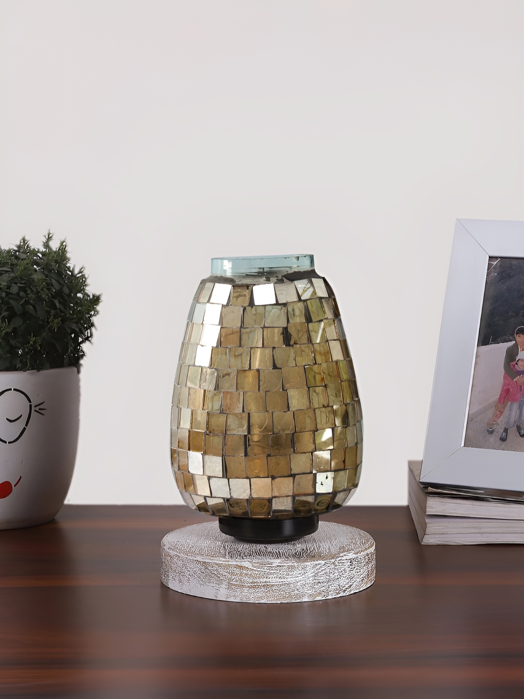 

Devansh Brown Textured Glass Contemporary Abstract Shaped Table Lamp