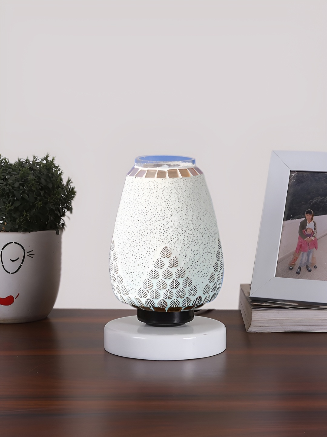 

Devansh White Textured Glass Contemporary Abstract Shaped Table Lamp