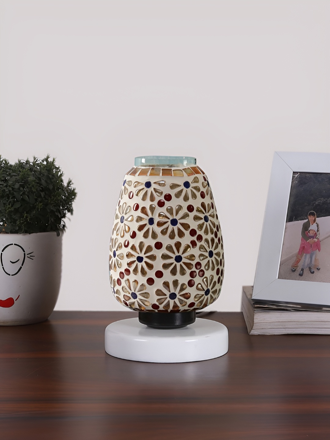 

Devansh White Textured Glass Floral Abstract Shaped Table Lamp