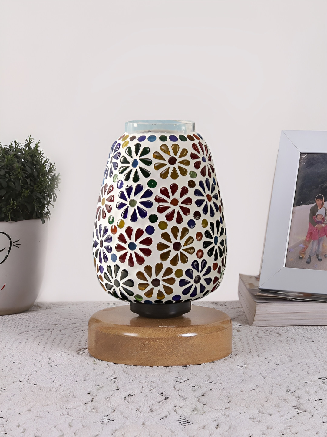 

Devansh White Textured Glass Floral Abstract Shaped Table Lamp