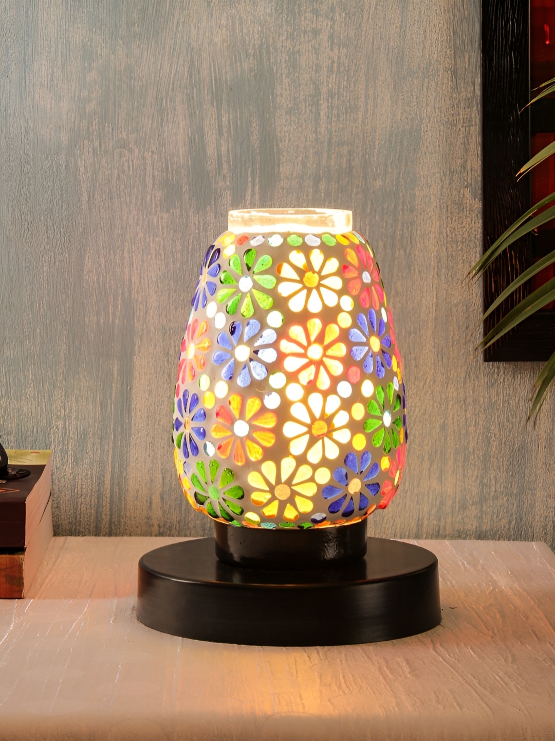 

Devansh White Textured Glass Floral Abstract Shaped Table Lamp