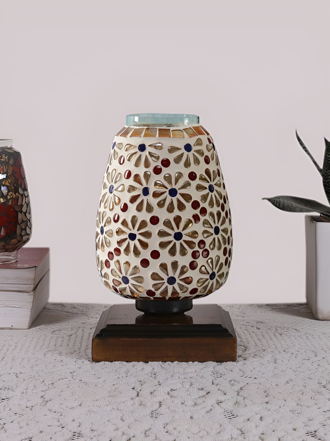 

Devansh White Textured Glass Floral Abstract Shaped Table Lamp