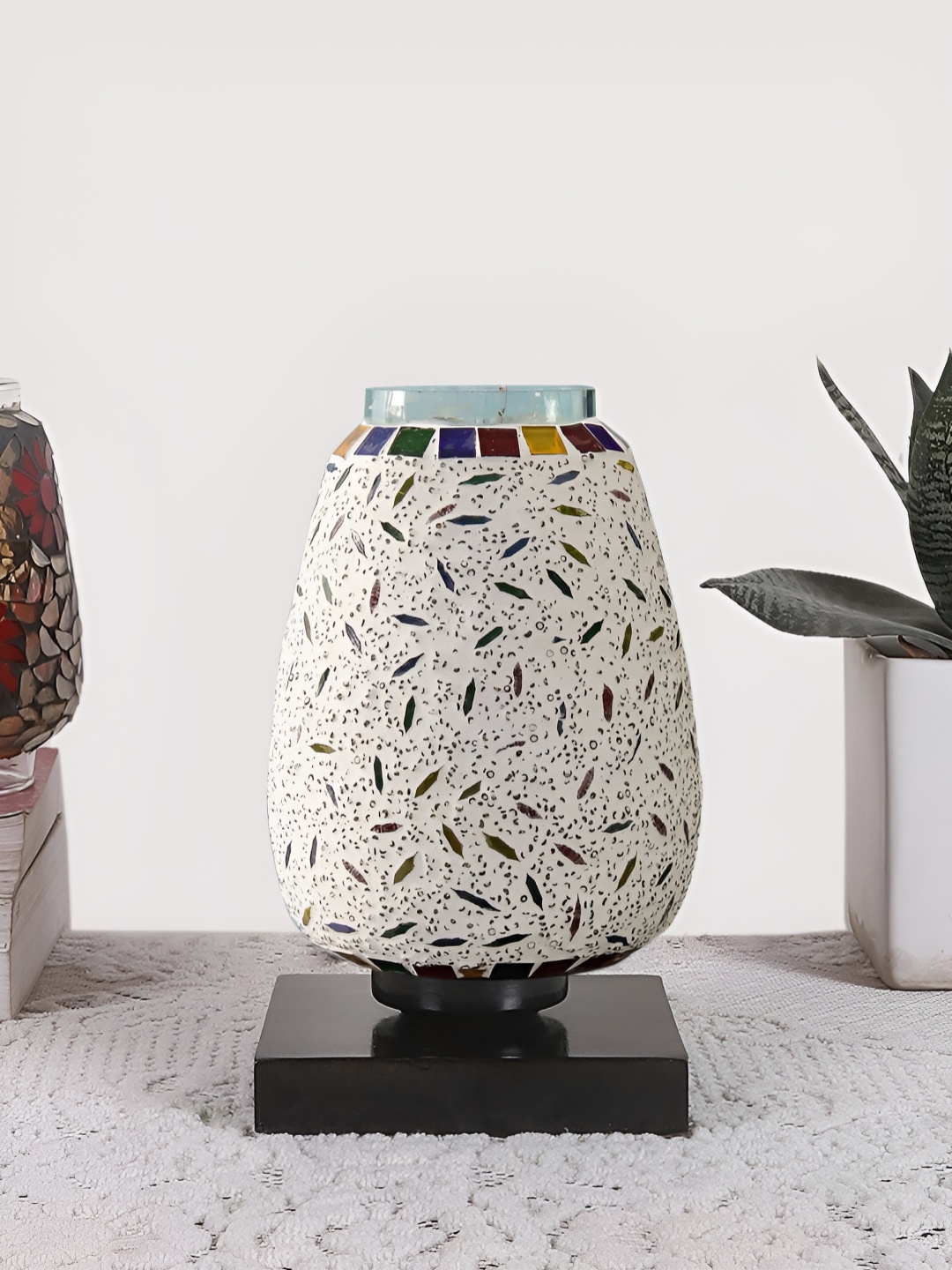 

Devansh White Textured Glass Contemporary Abstract Shaped Table Lamp