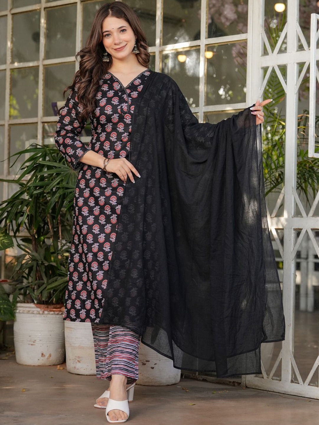 

Shatanuvart Export Floral Printed V-Neck Pure Cotton Straight Kurta With Trouser & Dupatta, Black