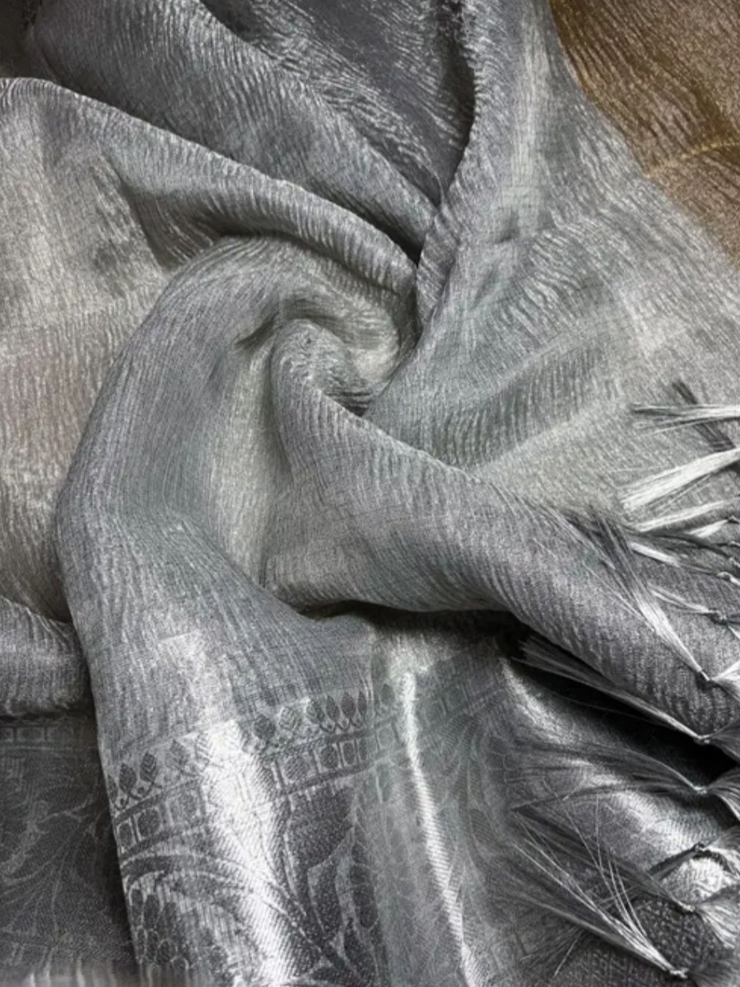 

DIVASTRI Ethnic Motifs Zari Tissue Banarasi Saree, Silver