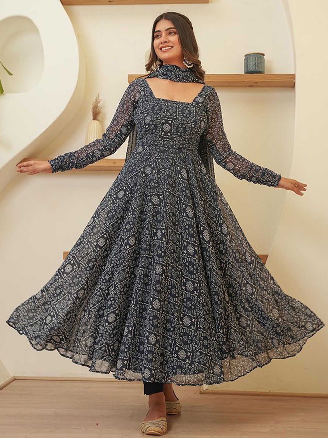 

Tanhai Printed Square Neck Panelled Georgette Anarkali Kurta With Trousers & Dupatta, Blue