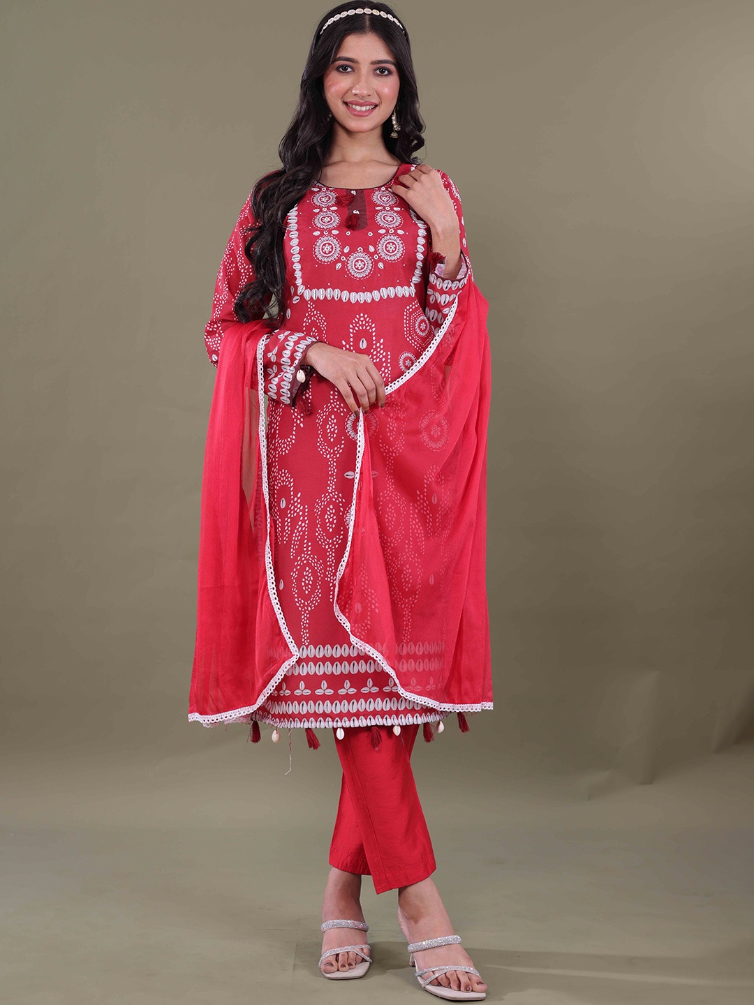 

LERIYU Floral Embroidered Thread Work Silk Chiffon Kurta with Trousers And Dupatta, Red