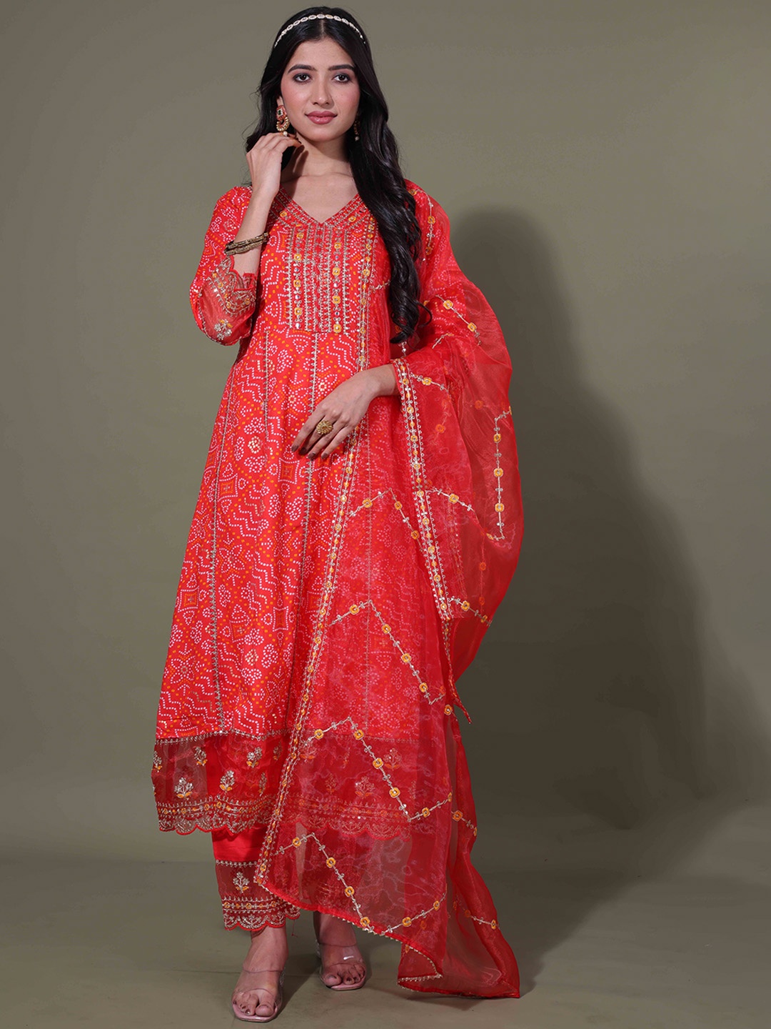 

LERIYU Bandhani Printed Gotta Patti V-Neck Anarkali Kurta with Trousers And Dupatta, Red