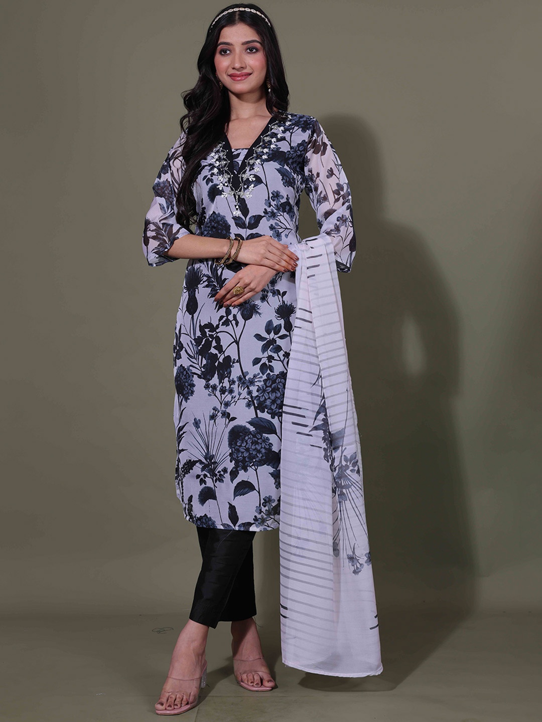 

LERIYU Floral Printed Sequinned Embellished Straight Kurta with Trousers And Dupatta, White